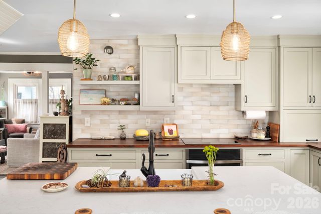 21 Craig Circle, Asheville, NC 28805