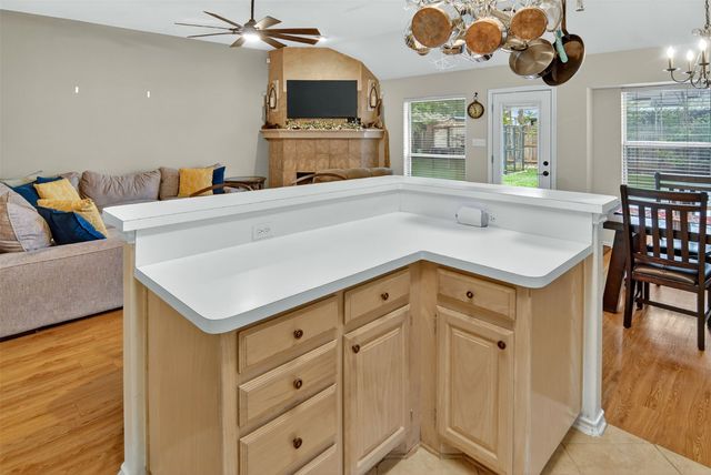 8905 San Joaquin Trail, Fort Worth, TX 76118