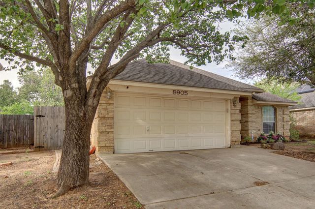 8905 San Joaquin Trail, Fort Worth, TX 76118