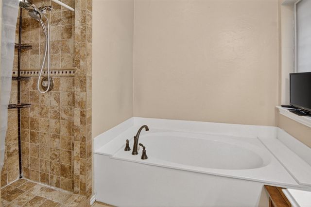 8905 San Joaquin Trail, Fort Worth, TX 76118