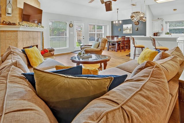 8905 San Joaquin Trail, Fort Worth, TX 76118