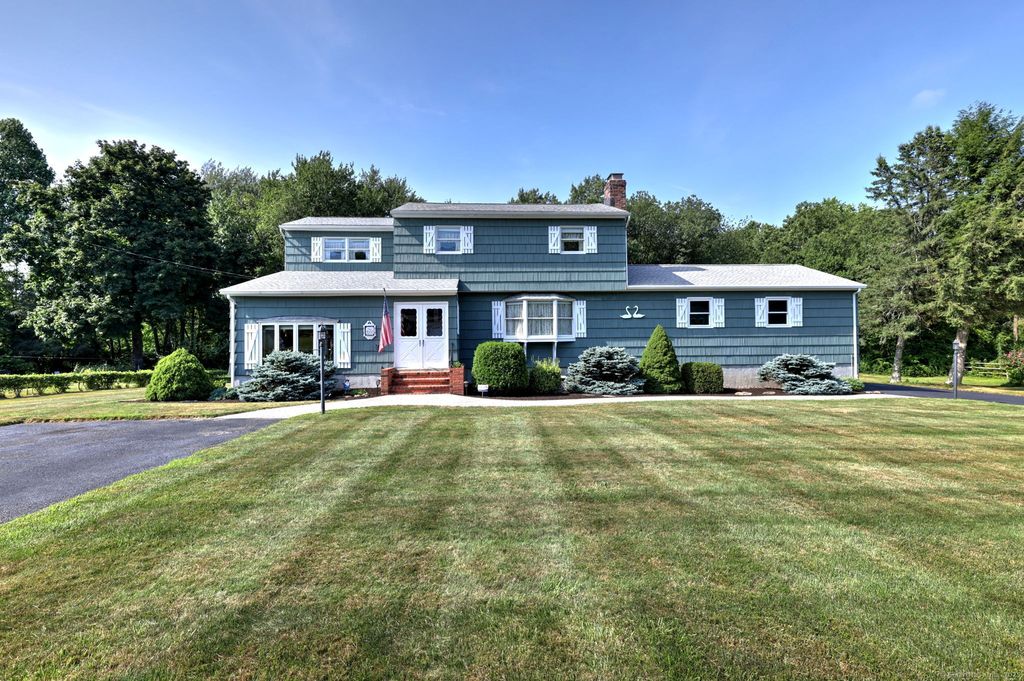 30 Longview Road, Monroe, CT 06468