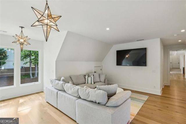 3379 Rennes Drive NE, Brookhaven, GA 30319