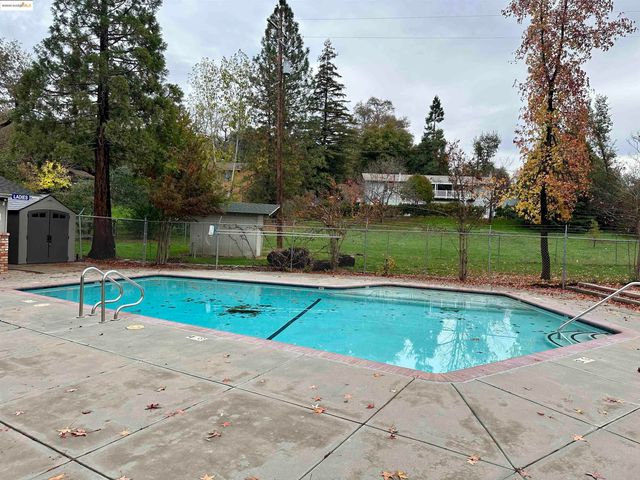 19817 Via Redonda Rd, Sonora, CA 95370