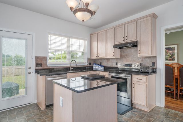 1713 Kendall Cove Ln, Mount Juliet, TN 37122
