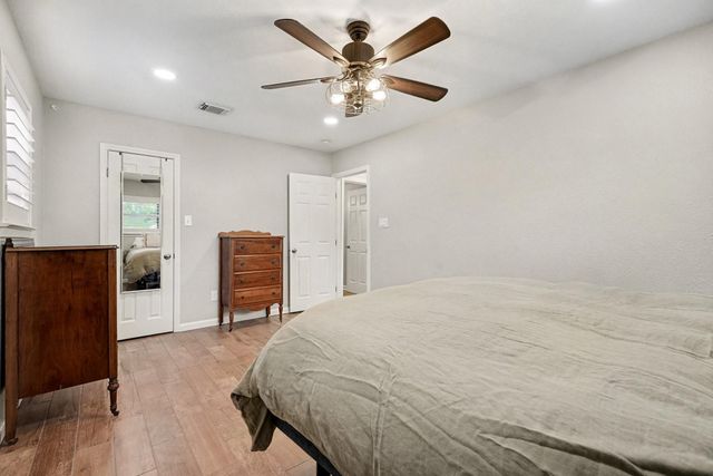 3037 Longwood Lane, Dickinson, TX 77539