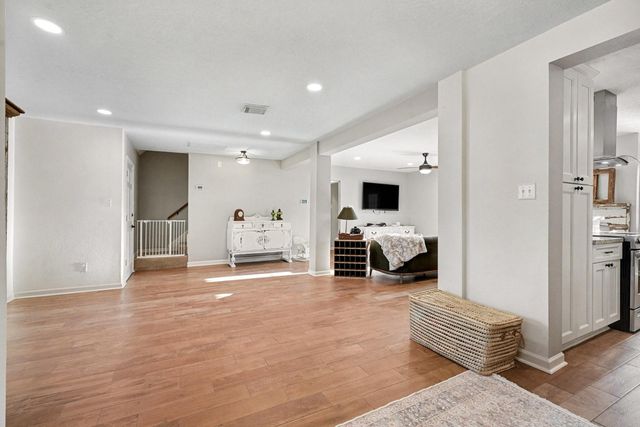 3037 Longwood Lane, Dickinson, TX 77539