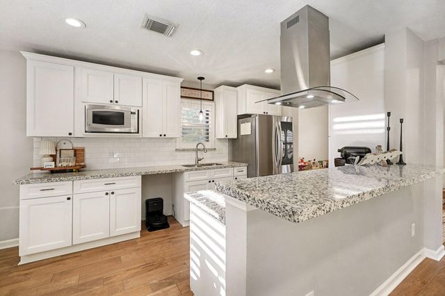 3037 Longwood Lane, Dickinson, TX 77539