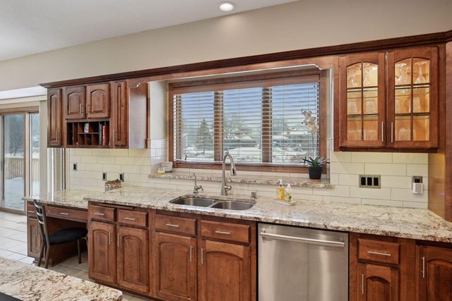 11824 Welters Way, Eden Prairie, MN 55347