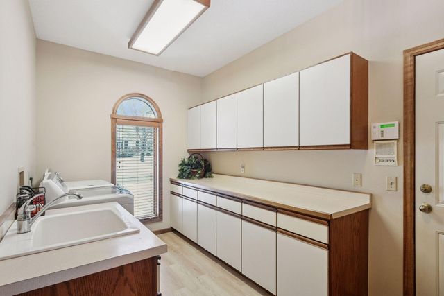 11824 Welters Way, Eden Prairie, MN 55347