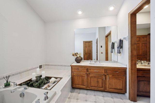 11824 Welters Way, Eden Prairie, MN 55347