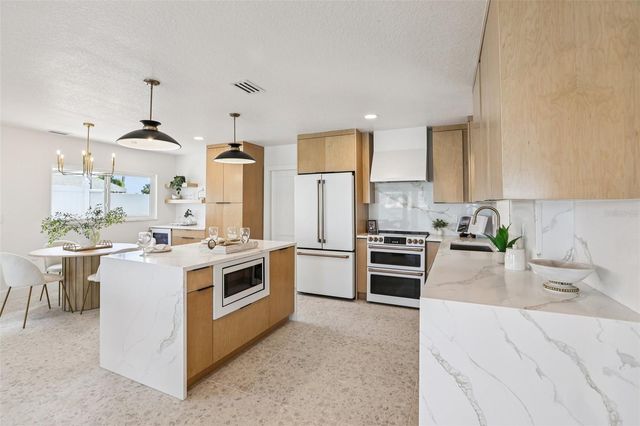 760 115TH AVENUE, Treasure Island, FL 33706