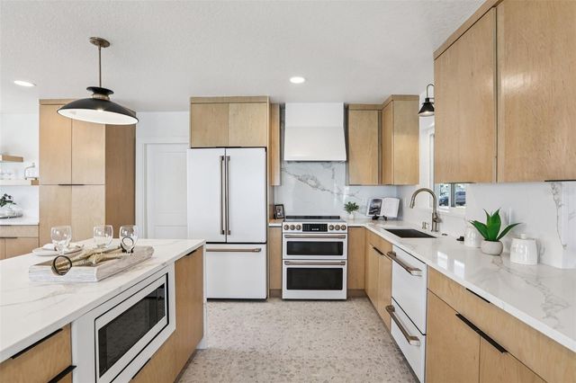 760 115TH AVENUE, Treasure Island, FL 33706