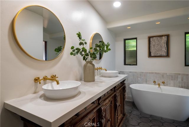 575 Center Street, Laguna Beach, CA 92651