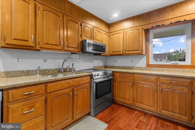 721 AUBURN RD, Fairless Hills, PA 19030