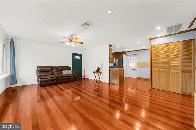 721 AUBURN RD, Fairless Hills, PA 19030
