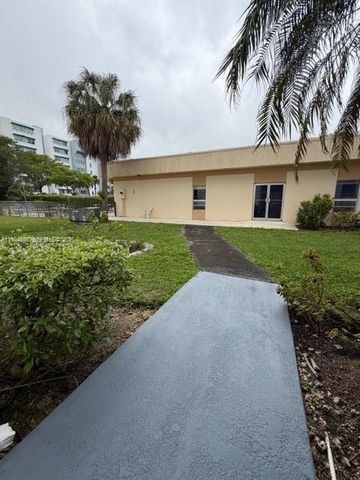 9159 SW 77th Ave 409, Miami, FL 33156