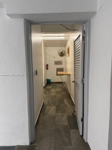 9159 SW 77th Ave 409, Miami, FL 33156