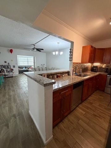 9159 SW 77th Ave 409, Miami, FL 33156