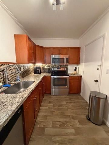 9159 SW 77th Ave 409, Miami, FL 33156