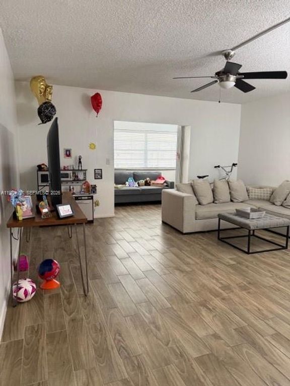 9159 SW 77th Ave 409, Miami, FL 33156