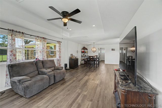 1120 S Sequoyah Drive, Oologah, OK 74053