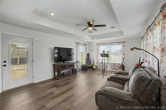 1120 S Sequoyah Drive, Oologah, OK 74053
