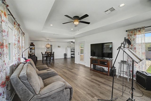 1120 S Sequoyah Drive, Oologah, OK 74053