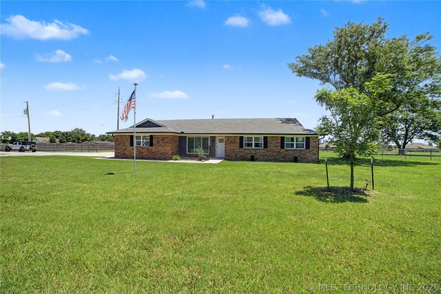 1120 S Sequoyah Drive, Oologah, OK 74053
