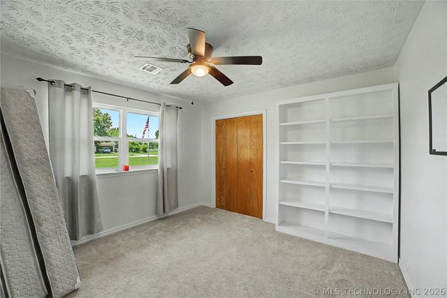 1120 S Sequoyah Drive, Oologah, OK 74053