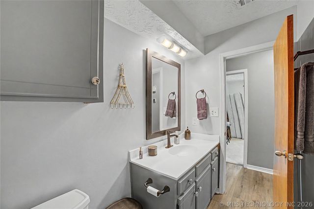 1120 S Sequoyah Drive, Oologah, OK 74053