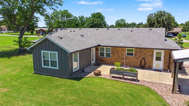 1120 S Sequoyah Drive, Oologah, OK 74053