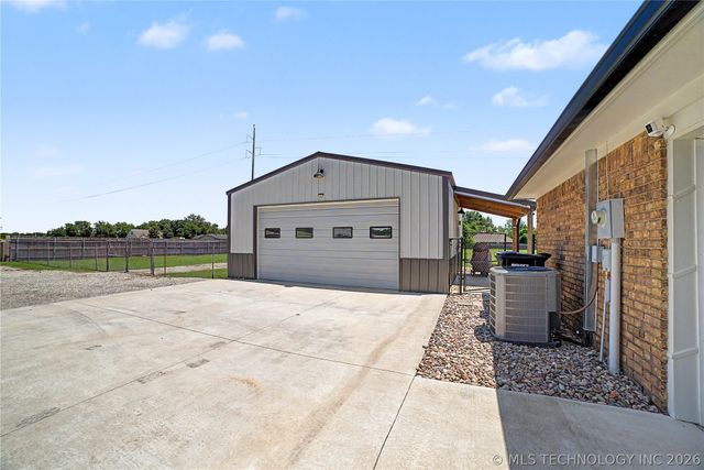 1120 S Sequoyah Drive, Oologah, OK 74053