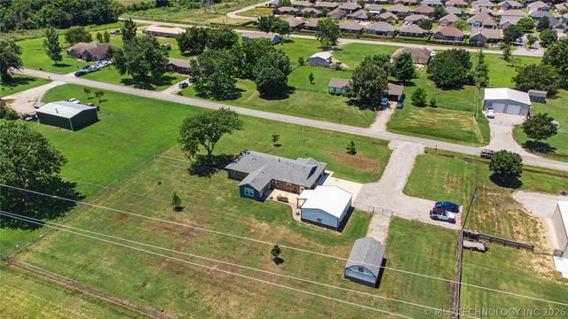 1120 S Sequoyah Drive, Oologah, OK 74053
