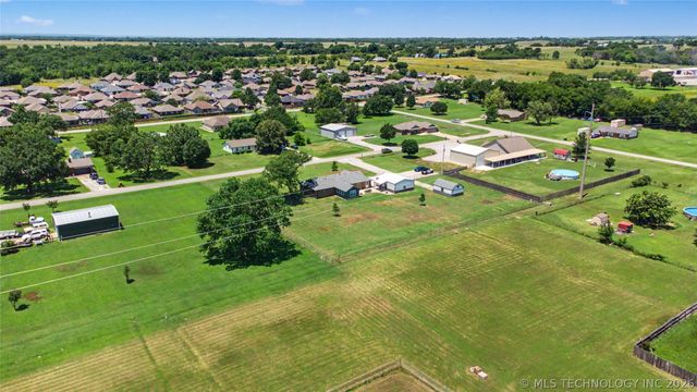 1120 S Sequoyah Drive, Oologah, OK 74053