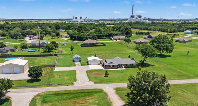 1120 S Sequoyah Drive, Oologah, OK 74053