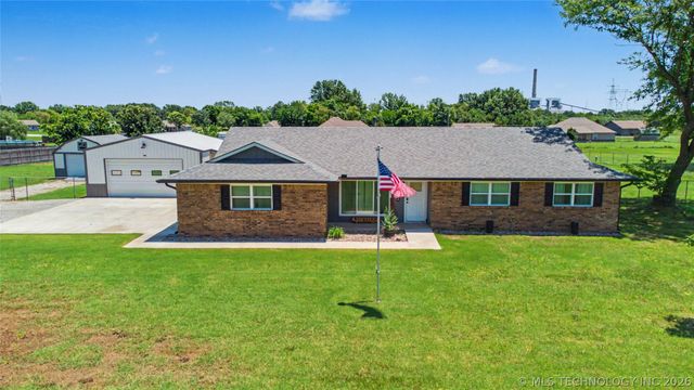 1120 S Sequoyah Drive, Oologah, OK 74053