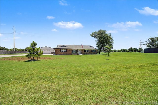 1120 S Sequoyah Drive, Oologah, OK 74053