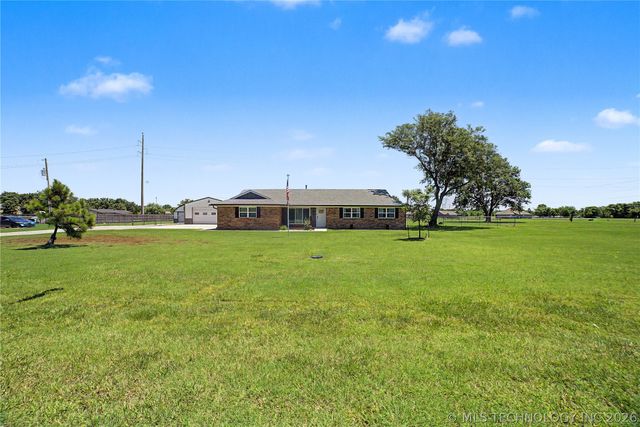 1120 S Sequoyah Drive, Oologah, OK 74053