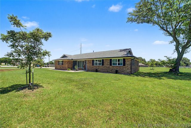 1120 S Sequoyah Drive, Oologah, OK 74053