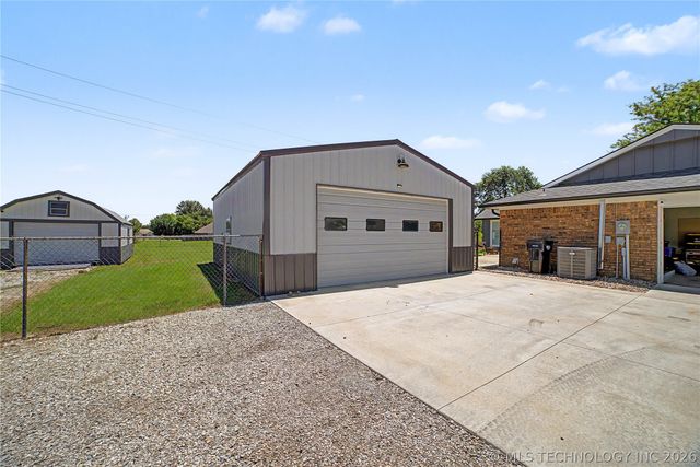 1120 S Sequoyah Drive, Oologah, OK 74053