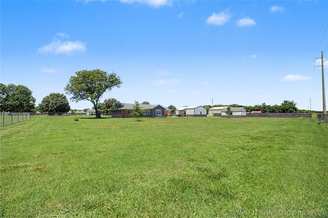 1120 S Sequoyah Drive, Oologah, OK 74053