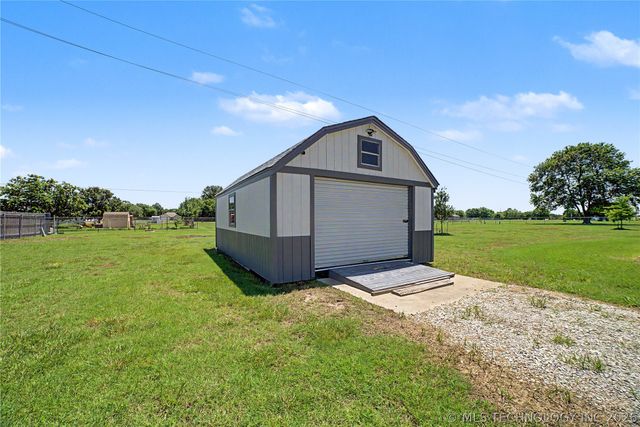 1120 S Sequoyah Drive, Oologah, OK 74053