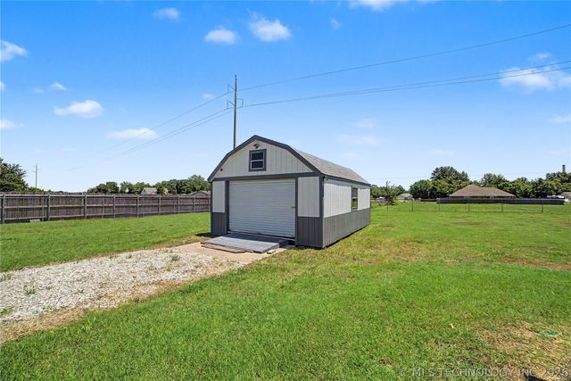 1120 S Sequoyah Drive, Oologah, OK 74053