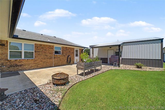 1120 S Sequoyah Drive, Oologah, OK 74053