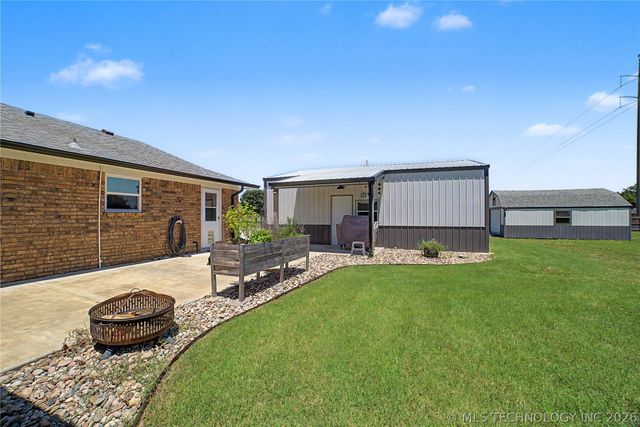 1120 S Sequoyah Drive, Oologah, OK 74053