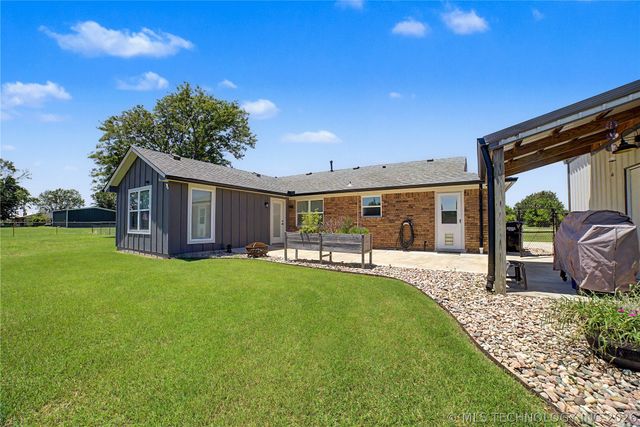 1120 S Sequoyah Drive, Oologah, OK 74053