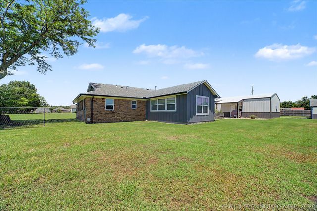 1120 S Sequoyah Drive, Oologah, OK 74053