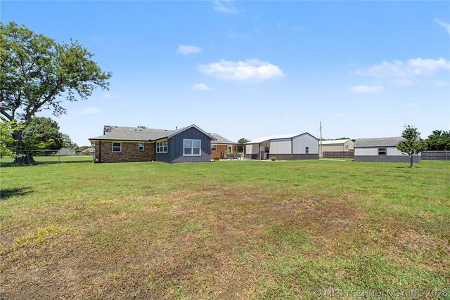 1120 S Sequoyah Drive, Oologah, OK 74053