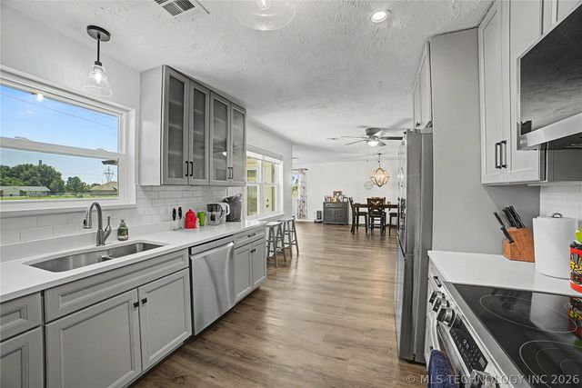 1120 S Sequoyah Drive, Oologah, OK 74053
